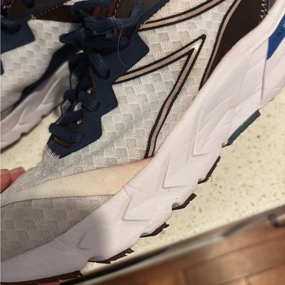 Diadora Mythos Blushield Volo 2 Sneakers - White, navy and Burgundy 7.5 - Picture 3 of 13